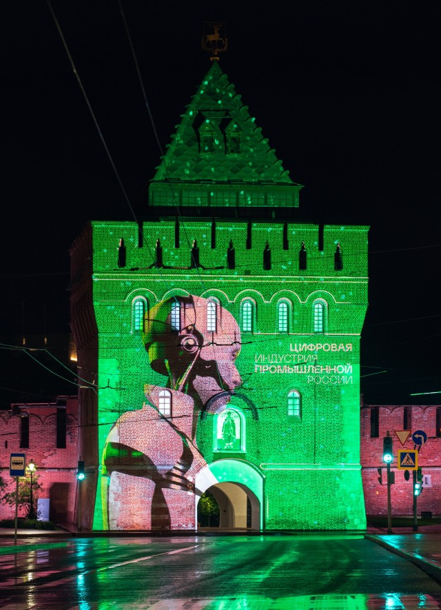 Лазерная инсталляция создана на башне Нижегородского кремля к конференции "ЦИПР" (ВИДЕО)