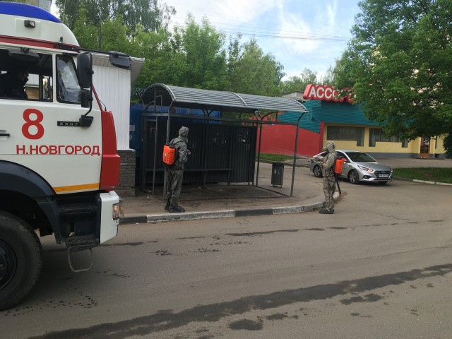 Сотрудники МЧС продезинфицировали остановки общественного транспорта в Нижнем Новгороде (ВИДЕО) Сотрудники МЧС продезинфицировали остановки общественного транспорта в Нижнем Новгороде (ВИДЕО)