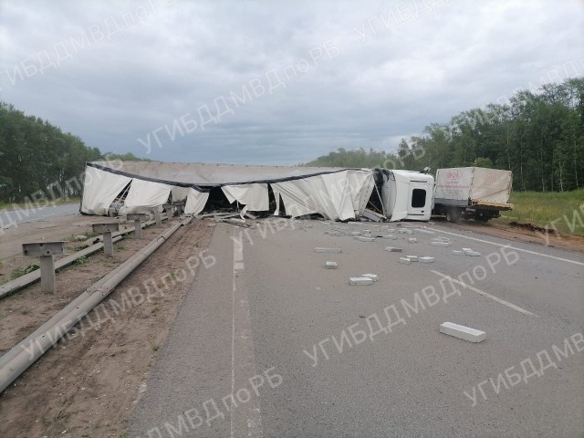 Частичное перекрытие движения введено на трассе М-5 "Урал" в Башкирии из-за аварии