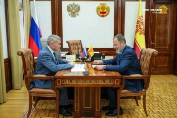 Игорь Комаров обсудил с Олегом Николаевым вопросы развития Чувашии