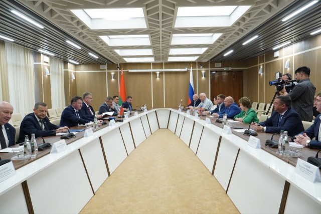 Три договора о сотрудничестве заключили предприятия Балахнинского округа и белорусского города-побратима Пинска Три договора о сотрудничестве заключили предприятия Балахнинского округа и белорусского города-побратима Пинска