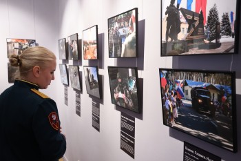 Выставка "Росгвардия: на страже российских городов" открылась в НГХМ