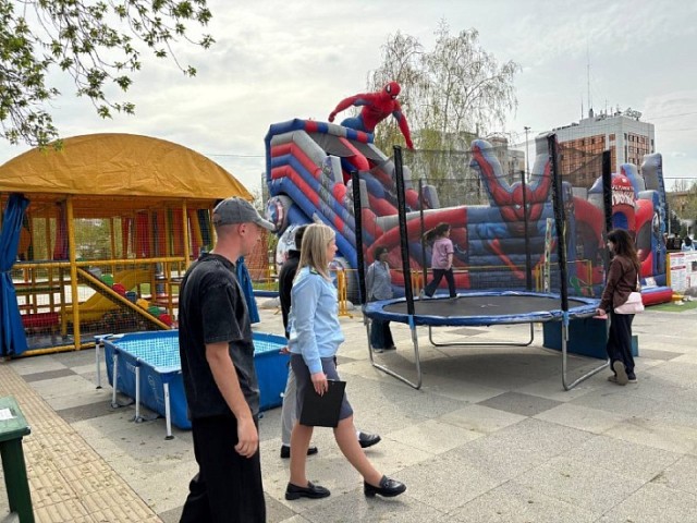 Нарушения при размещении аттракционов на пл. Кирова нашли в Саратове