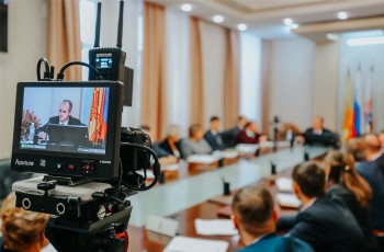 Алексей Ладыков провел прямую линию с чебоксарцами с онлайн-трансляцией