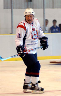 Сборная команда нижегородского правительства обыграла в хоккейном матче команду &quot;Чайка&quot; из Перевоза со счетом 7:0