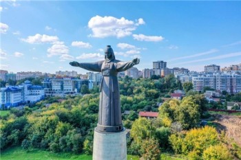 Руководство Чебоксар поздравило воспитателей с профессиональным праздником