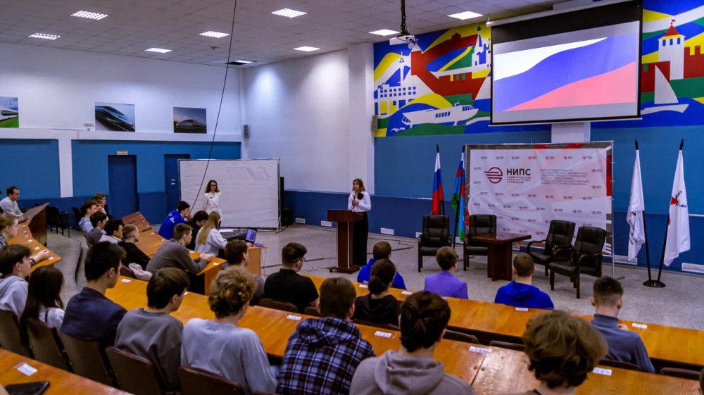 Молодогвардейцы рассказали нижегородским студентам о гуманитарной миссии в ДНР