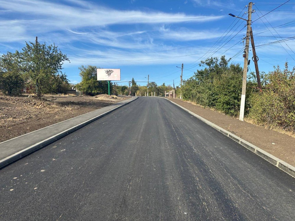 Оренбургские строители завершили ремонт дороги в Перевальске ЛНР