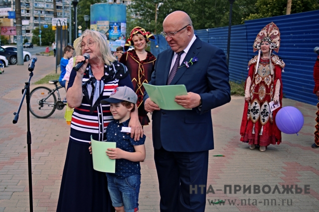 Валерию Шанцеву вручили билеты на первый спектакль нижегородского театра "Вера" после его реконструкции
