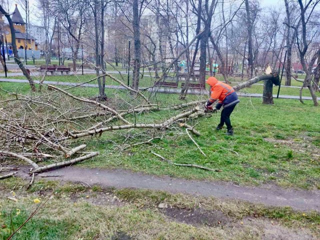 Последствия непогоды устраняют в районах Нижнего Новгорода