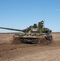 Танковые экипажи на Мулинском полигоне в Нижегородской области обкатывают новую методику проведения боевых стрельб на новейших Т-72Б3