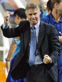 Хиддинк останется главным тренером сборной России по футболу до 2010 года

