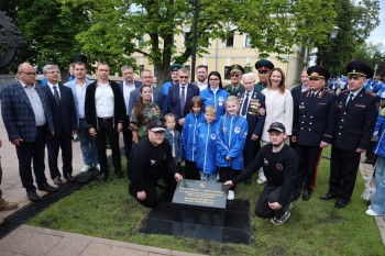 Капсулу с посланием к 100-летию Победы заложили в Нижегородском кремле Капсулу с посланием к 100-летию Победы заложили в Нижегородском кремле