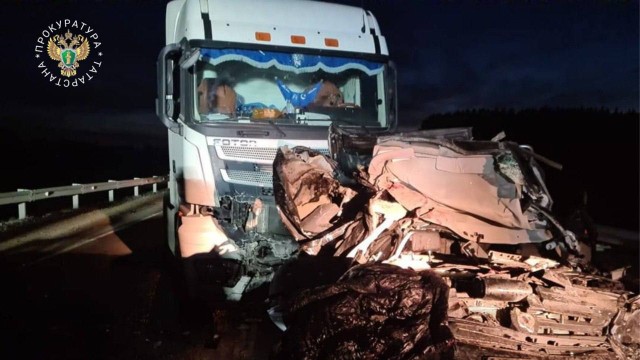 Четверо погибли в ДТП с цементовозом и "КамАЗом" в Татарстане