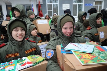 От тепловых пушек до сладостей: автозаводцы собрали посылки для бойцов к 23 февраля