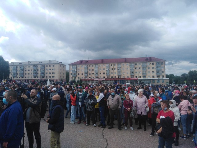 Стихийный митинг с требованием отставки главы Ишимбайского района проходит в Башкирии (ВИДЕО)