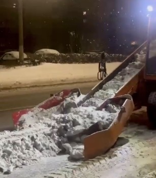 Почти 50 тысяч кубов снега вывезли за выходные дни в Нижнем Новгороде