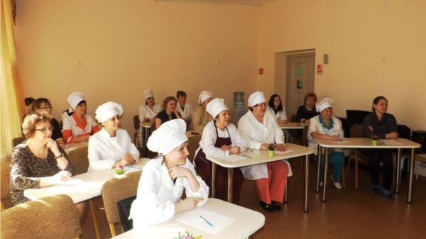 "Вопросы, касающиеся питания детей, имеют первостепенное социальное значение", - Алексей Ладыков