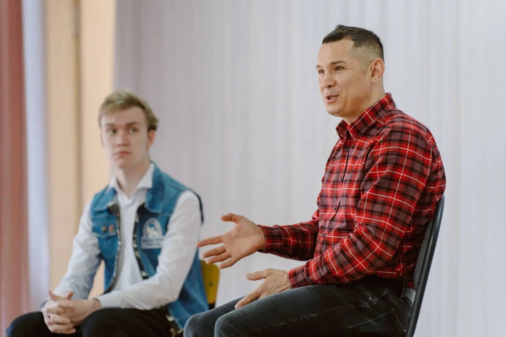 В школе №129 прошел урок мужества с Равилем Равиловым