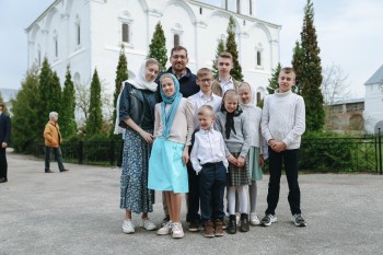 Переселенцы из дальнего зарубежья познакомились с традициями празднования Пасхи в Макарьевском монастыре