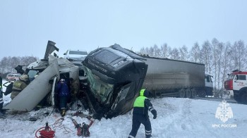 Три фуры столкнулись на трассе в Башкирии