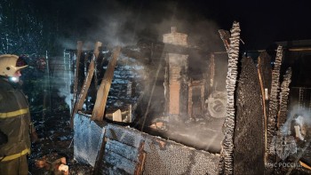 Мужчина погиб на пожаре в деревне Каликино на Бору Мужчина погиб на пожаре в деревне Каликино на Бору