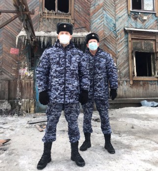 Нижегородские росгвардейцы помогли в спасении людей на пожаре на улице Трамвайной