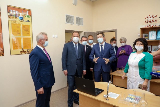 Игорь Комаров и Иван Белозерцев торжественно открыли новую школу в Пензе Игорь Комаров и Иван Белозерцев торжественно открыли новую школу в Пензе