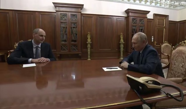 Путин предложил главе Оренбуржья Денису Паслеру перейти в Свердловскую область