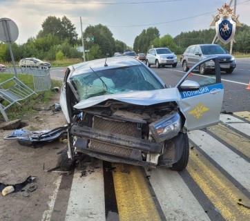 BMW столкнулась со служебным автомобилем ГИБДД в Нижегородской области