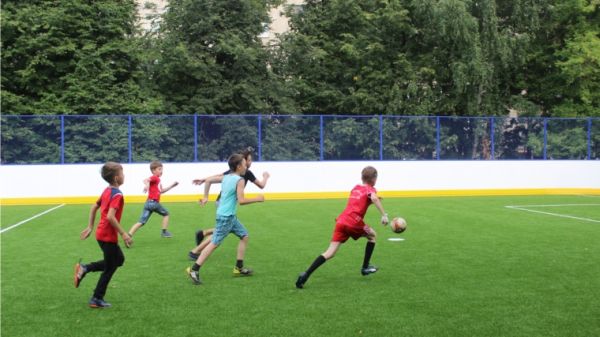 Новая спортивная площадка по Эгерскому бульвару в Чебоксарах откроется ко Дню города Новая спортивная площадка по Эгерскому бульвару в Чебоксарах откроется ко Дню города