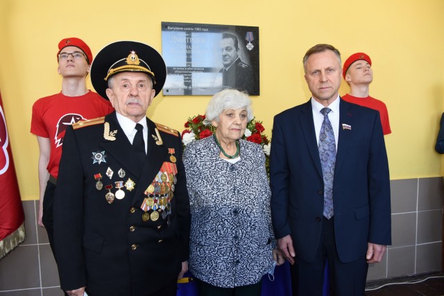 Мемориальную доску капитану 1 ранга Геннадию Дмитриеву открыли в Нижнем Новгороде