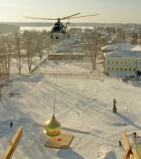 В Выксунский Иверский монастырь с помощью вертолета доставлен купол для Успенского храма