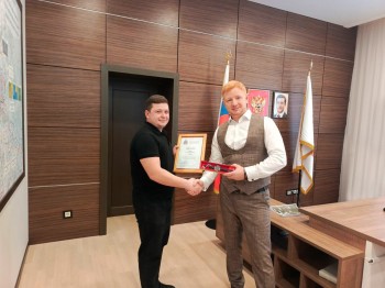 Водителя нижегородского автобуса №78 наградили за помощь пассажиру