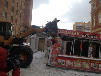 Самовольно установленный киоск демонтировали в Советском районе Нижнего Новгорода