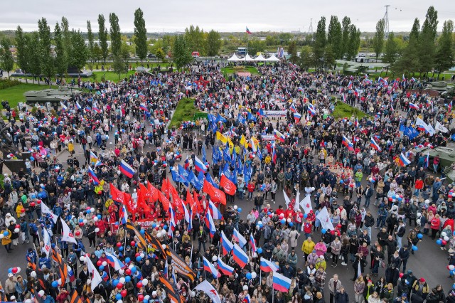 Около 8 тысяч человек приняли участие в митинге-концерте "Своих не бросаем" в нижегородском Парке Победы