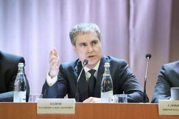 Владимир Панов дал поручение установить на улице Народной Нижнего Новгорода "лежачих полицейских" и продумать вопрос размещения тротуара
