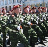 Наиболее привлекательными россиянкам кажутся мужчины в форме: военные, моряки, спасатели и летчики - опрос 