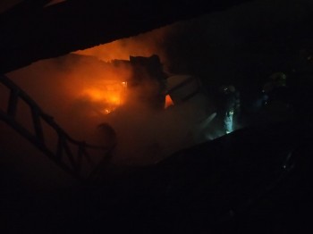 Садовый дом, склад и два автомобиля сгорели в Нижнем Новгороде сгорели из-за попадания молнии