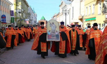 Более 2,5 тысяч человек приняли участие в Пасхальном крестном ходе в Нижнем Новгороде