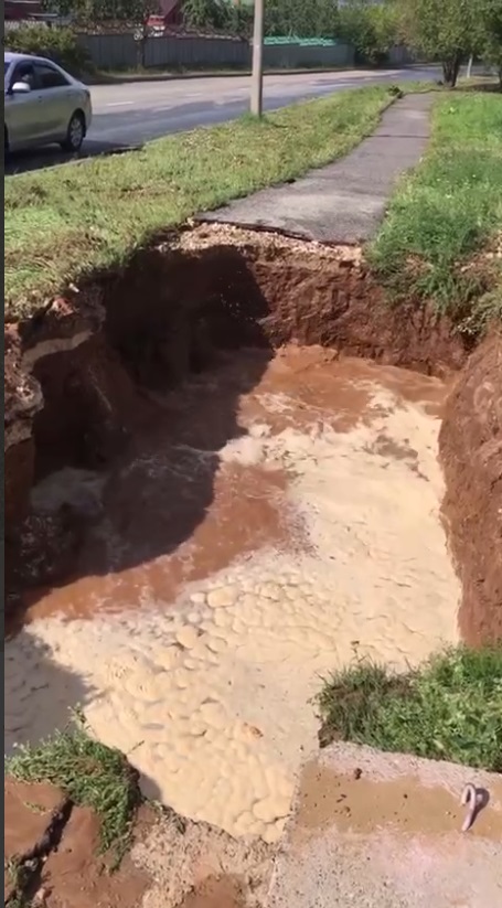 Прорыв водопровода произошёл на ул. Лебедева в Чебоксарах
