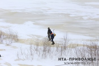 Толщина льда в районе Стрелки в Нижнем Новгороде достигает лишь опасных восьми сантиметров