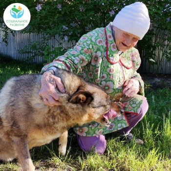 Бездомной пенсионерке с собакой в Кирове оформили документы