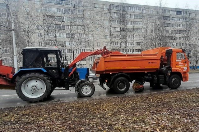 АО "Дорэкс" поручено усилить уборку улиц в Чебоксарах АО "Дорэкс" поручено усилить уборку улиц в Чебоксарах