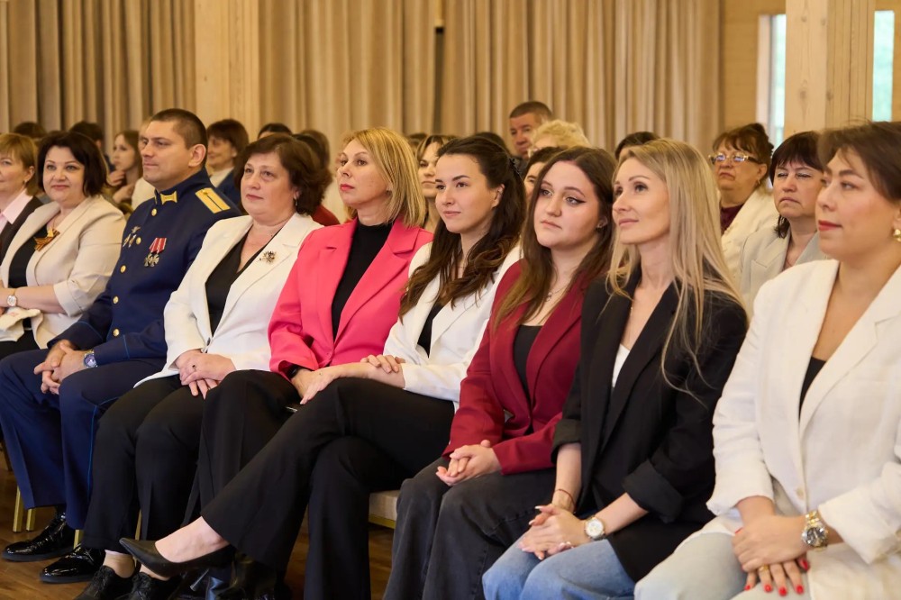 Около 200 педагогов завершили программу «Родина. Наставники»