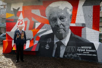 Портрет героя войны Евгения Макарова появился в Нижнем Новгороде рядом с домом ветерана