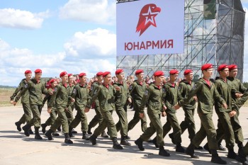 Нагрудные значки &quot;Юнармии&quot; получили участники первой смены юнармейского оборонно-спортивного лагеря &quot;Гвардеец-1&quot; в Нижегородской области