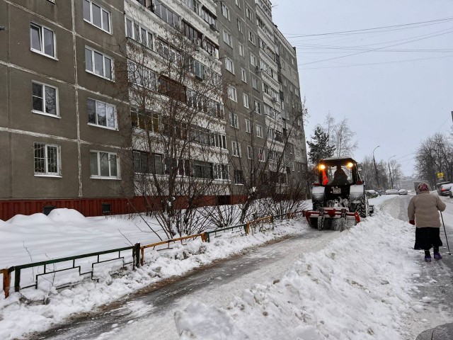 Коммунальные службы устраняют последствия сильного снегопада в Нижнем Новгороде