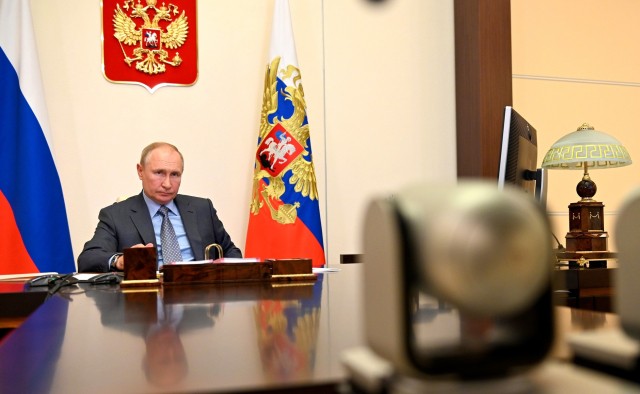 Владимир Путин подчеркнул важность заботы о детях, проживающих в зонах подтоплений и пожаров