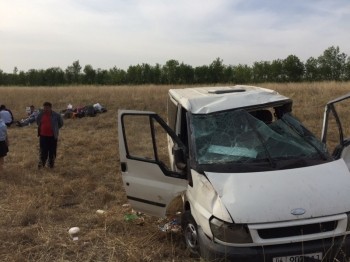 Шесть пассажиров микроавтобуса доставлены в больницу после его опрокидывания в кювет на трассе Самара-Оренбург